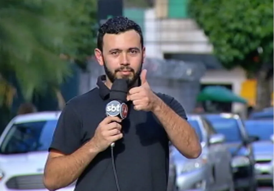 Fernando Júnior durante entrada ao vivo na televisão